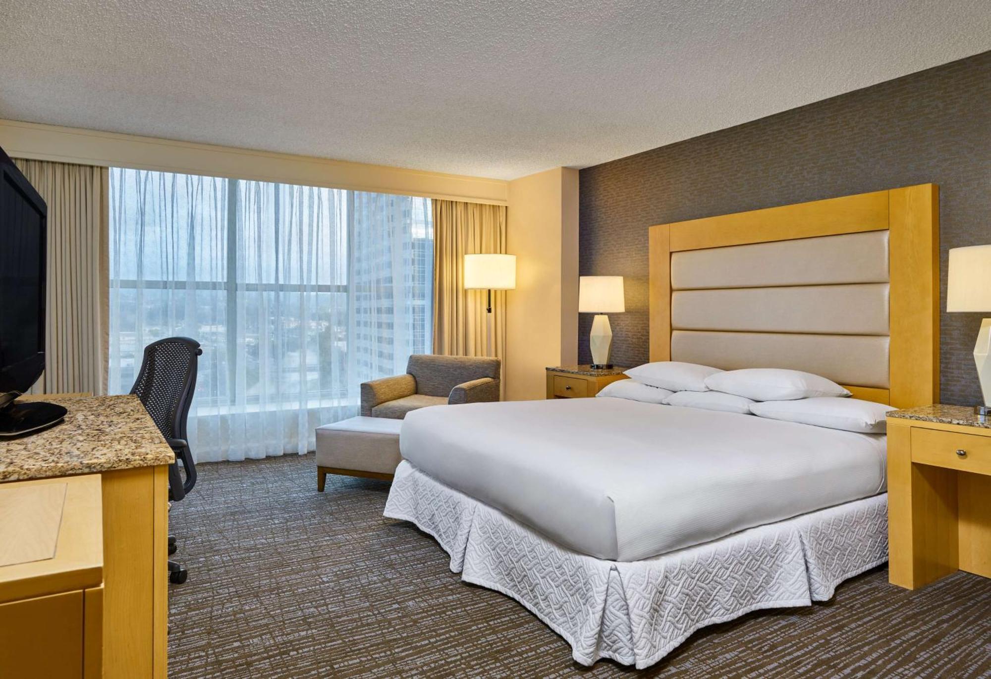 Hilton Los Angeles North-Glendale & Executive Meeting Center Extérieur photo