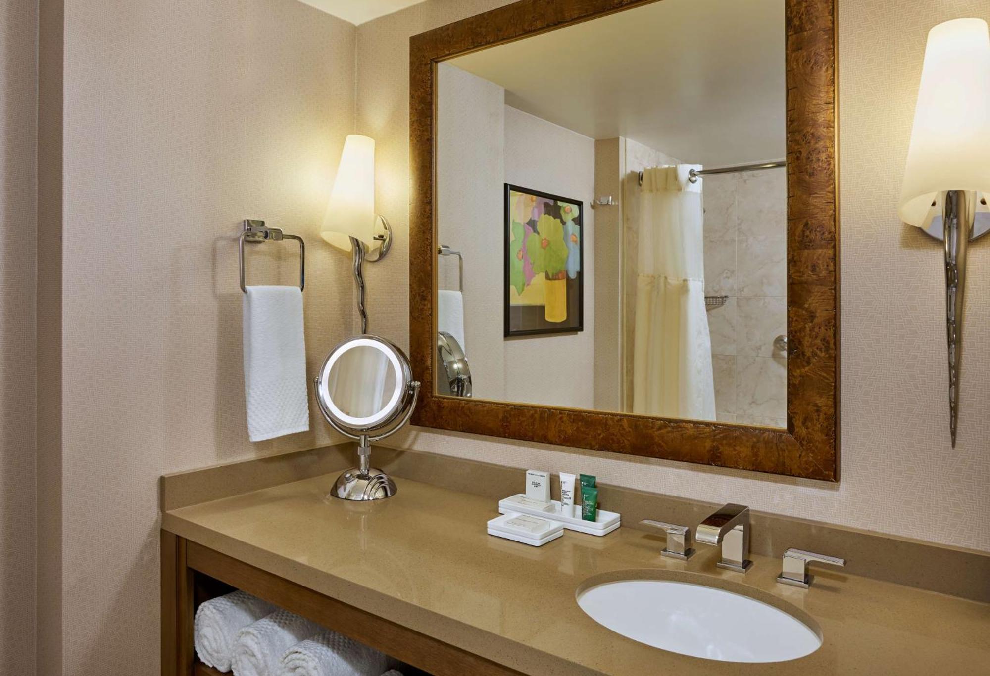 Hilton Los Angeles North-Glendale & Executive Meeting Center Extérieur photo