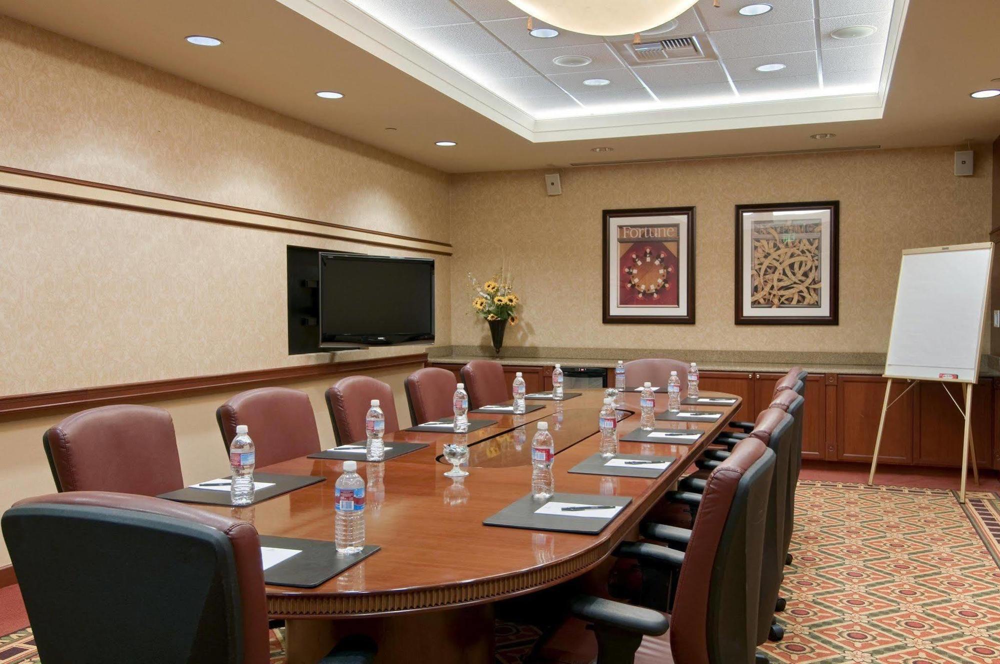 Hilton Los Angeles North-Glendale & Executive Meeting Center Extérieur photo